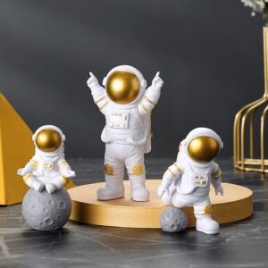 Estatuetas de Astronauta em Resina - Conjunto de 3 Peças - Imagem 3