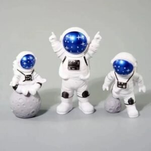Estatuetas de Astronauta em Resina - Conjunto de 3 Peças - Imagem 4